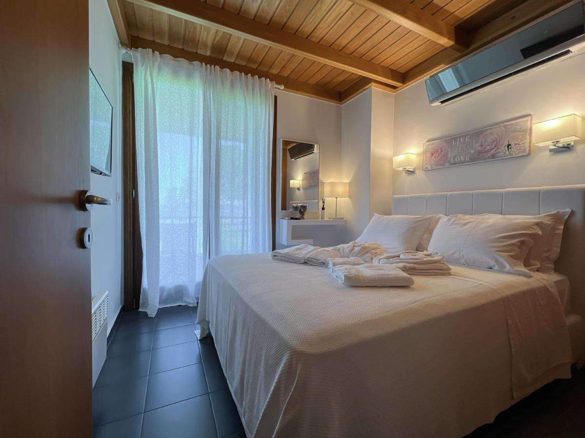 Heaven Luxury Villa Nea Roda Extérieur photo