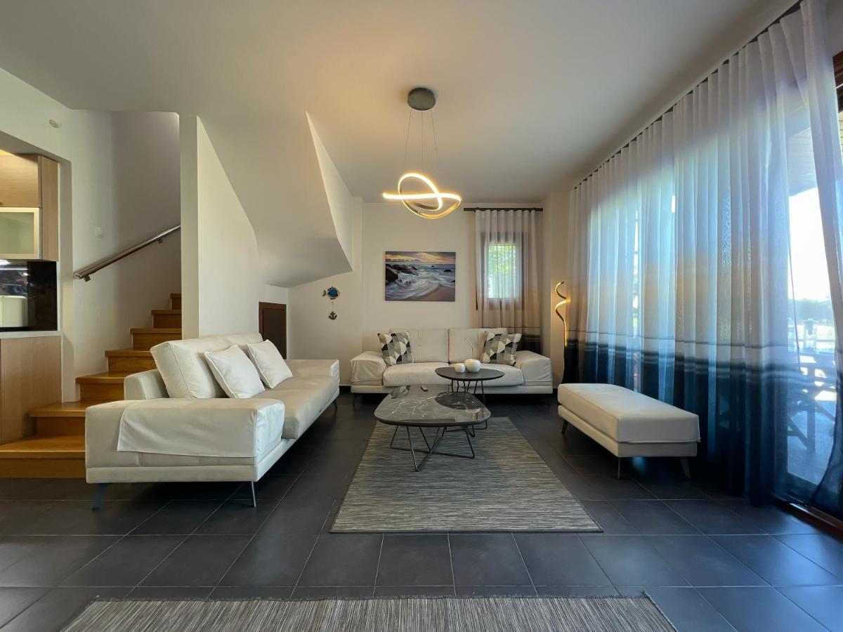 Heaven Luxury Villa Nea Roda Extérieur photo